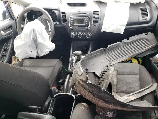 3KPFK4A79HE051166 2017 KIA FORTE - Image 8