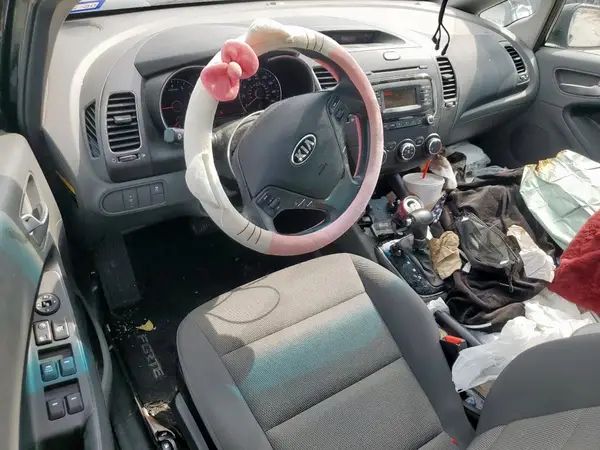 3KPFK4A79HE052124 2017 KIA FORTE - Image 8