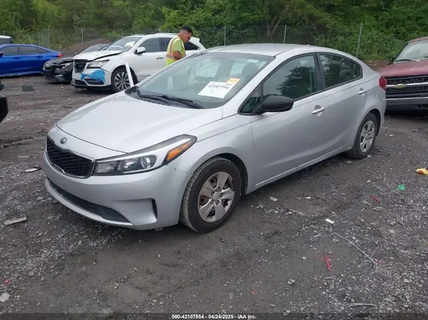 3KPFK4A79HE052169 2017 KIA FORTE - Image 2