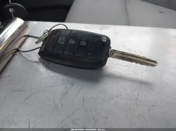 3KPFK4A79HE052169 2017 KIA FORTE - Image 8