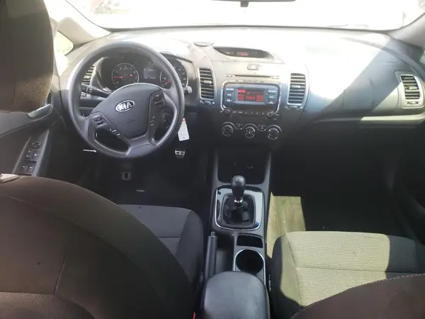 3KPFK4A79HE054052 2017 KIA FORTE - Image 8