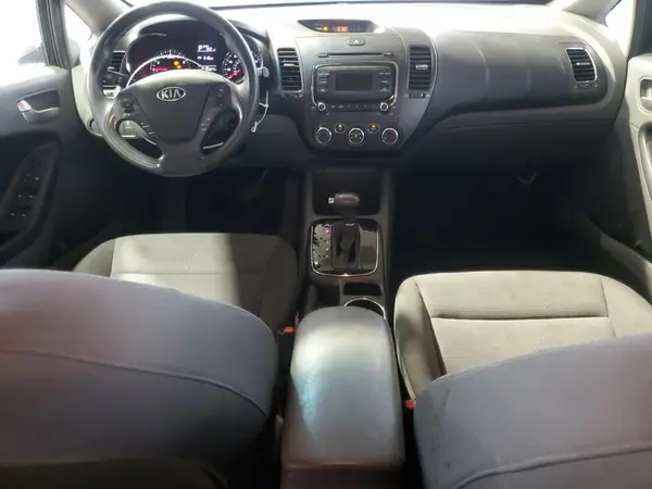 3KPFK4A79HE056173 2017 KIA FORTE - Image 8