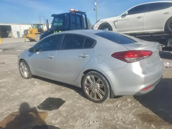 3KPFK4A79HE057274 2017 KIA FORTE - Image 2