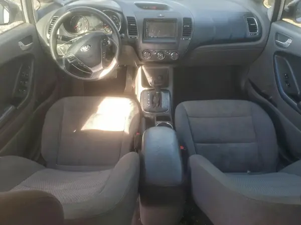 3KPFK4A79HE057274 2017 KIA FORTE - Image 8