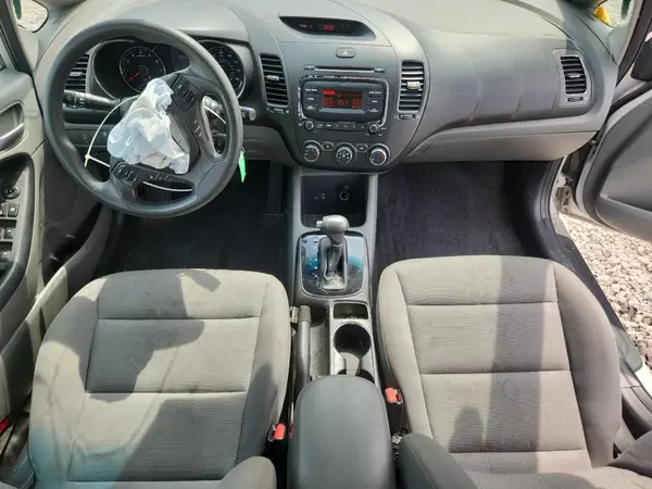 3KPFK4A79HE058070 2017 KIA FORTE - Image 8