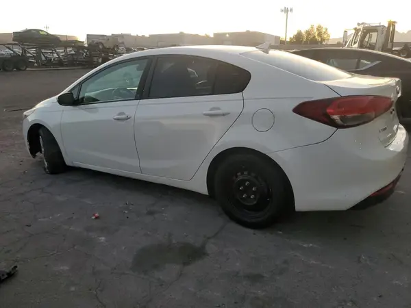 3KPFK4A79HE059073 2017 KIA FORTE - Image 2