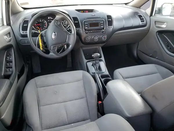3KPFK4A79HE059073 2017 KIA FORTE - Image 8
