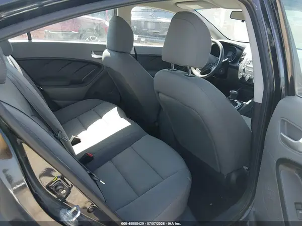 3KPFK4A79HE059218 2017 KIA FORTE - Image 8