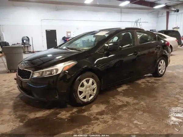 3KPFK4A79HE059428 2017 KIA FORTE - Image 2