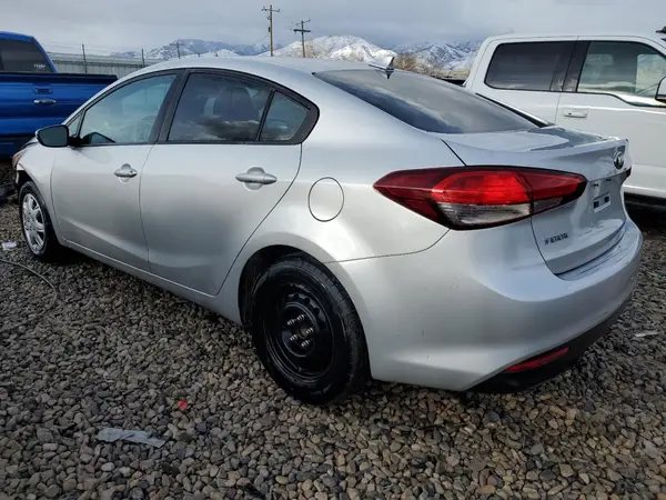 3KPFK4A79HE059767 2017 KIA FORTE - Image 2