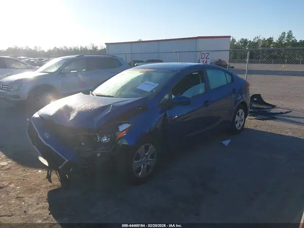 3KPFK4A79HE061082 2017 KIA FORTE - Image 2
