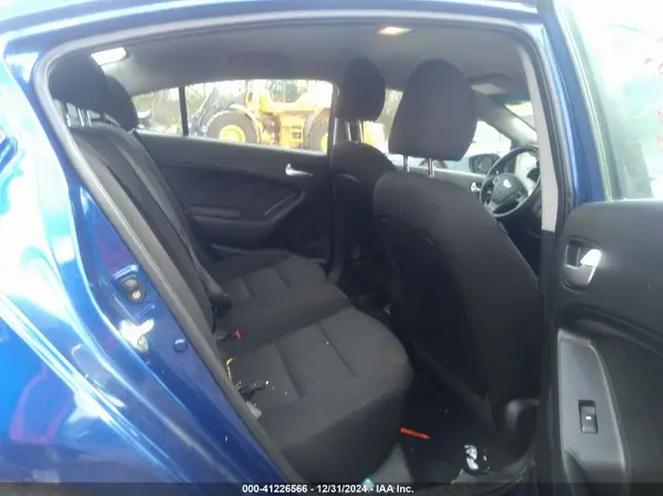 3KPFK4A79HE063186 2017 KIA FORTE - Image 8