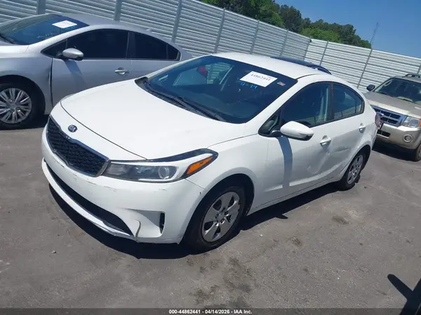 3KPFK4A79HE064158 2017 KIA FORTE - Image 2