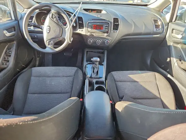 3KPFK4A79HE064855 2017 KIA FORTE - Image 8