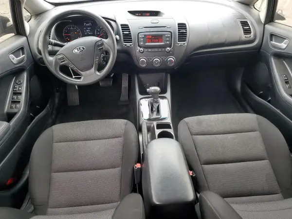 3KPFK4A79HE065715 2017 KIA FORTE - Image 8