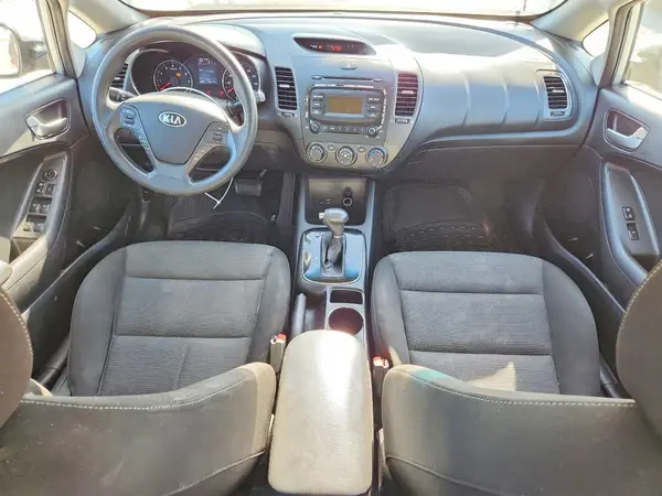 3KPFK4A79HE065844 2017 KIA FORTE - Image 8