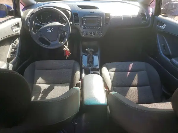 3KPFK4A79HE065925 2017 KIA FORTE - Image 8