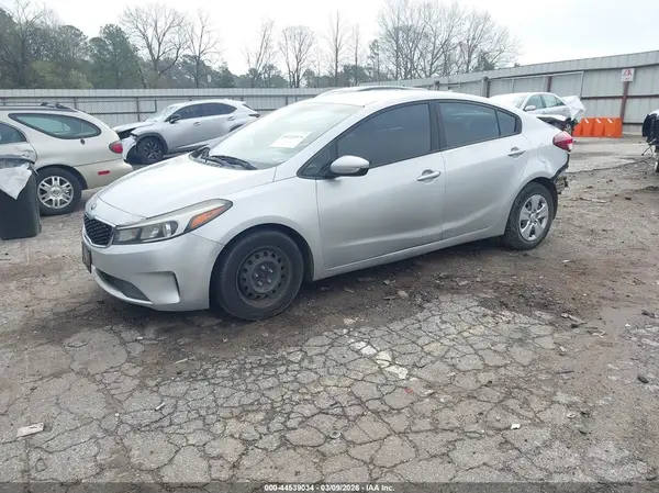 3KPFK4A79HE069912 2017 KIA FORTE - Image 2