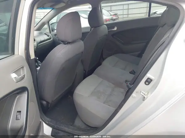 3KPFK4A79HE069912 2017 KIA FORTE - Image 8