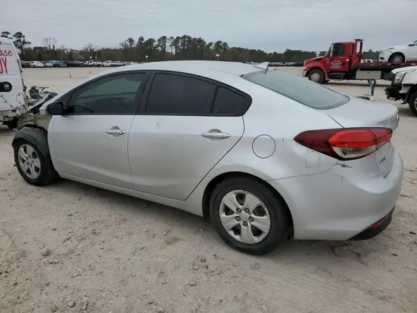 3KPFK4A79HE070008 2017 KIA FORTE - Image 2