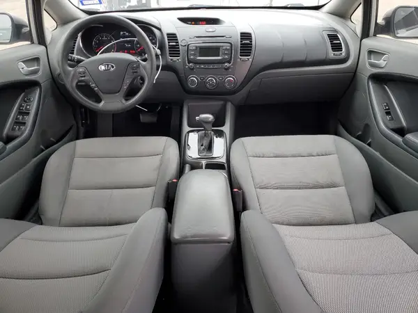 3KPFK4A79HE070008 2017 KIA FORTE - Image 8