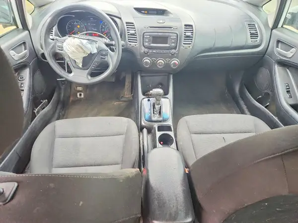 3KPFK4A79HE071501 2017 KIA FORTE - Image 8