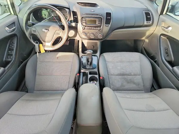 3KPFK4A79HE071823 2017 KIA FORTE - Image 8