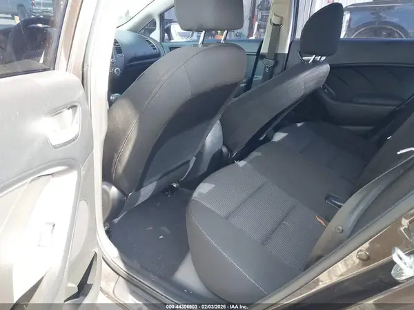 3KPFK4A79HE072423 2017 KIA FORTE - Image 8