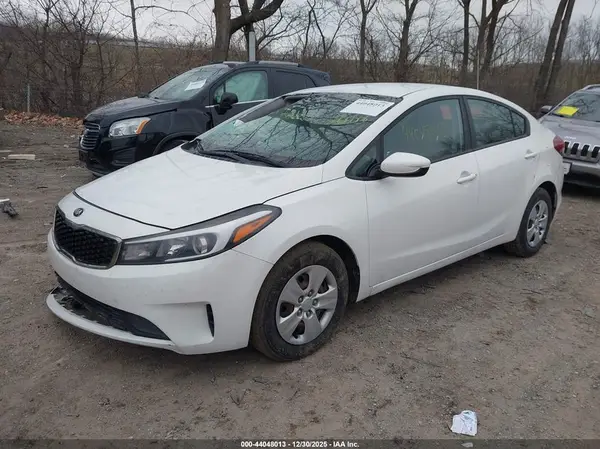 3KPFK4A79HE073748 2017 KIA FORTE - Image 2