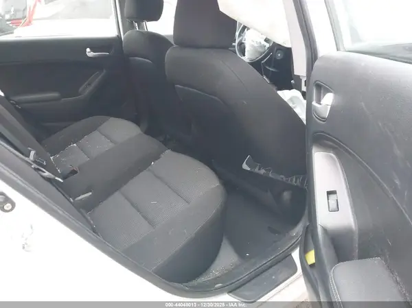 3KPFK4A79HE073748 2017 KIA FORTE - Image 8