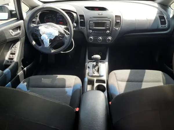 3KPFK4A79HE073992 2017 KIA FORTE - Image 8