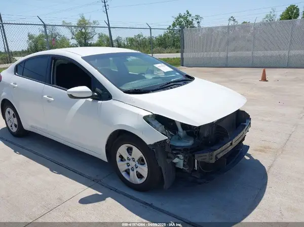 3KPFK4A79HE074379 2017 KIA FORTE - Image 1