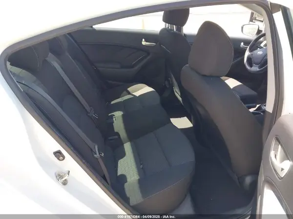 3KPFK4A79HE074379 2017 KIA FORTE - Image 8
