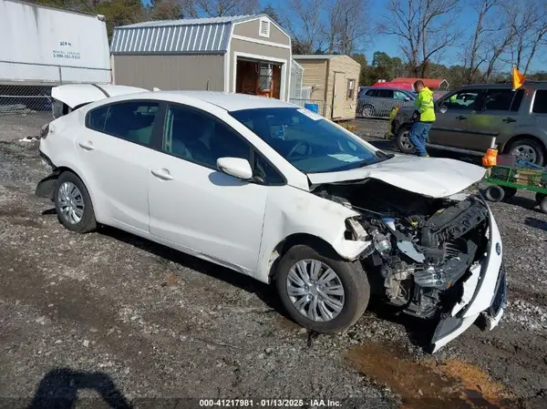 3KPFK4A79HE075662 2017 KIA FORTE - Image 1