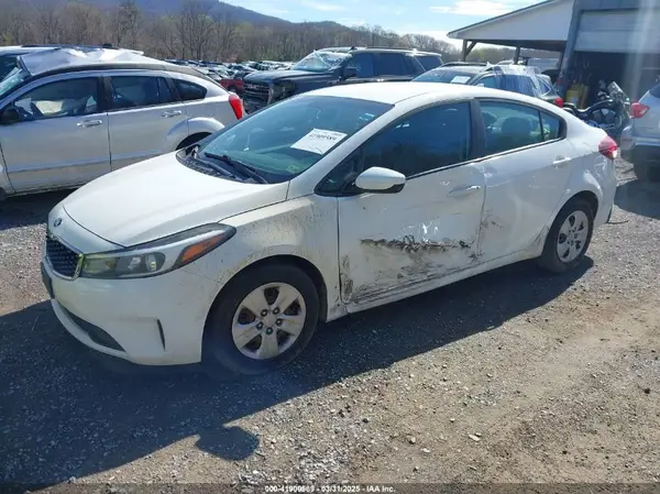 3KPFK4A79HE076858 2017 KIA FORTE - Image 2