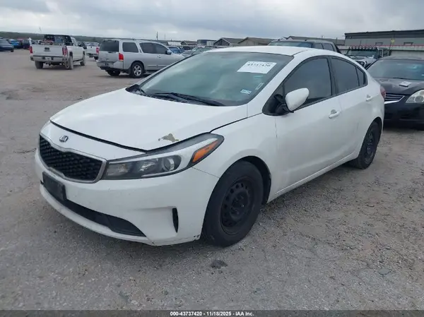 3KPFK4A79HE076875 2017 KIA FORTE - Image 2