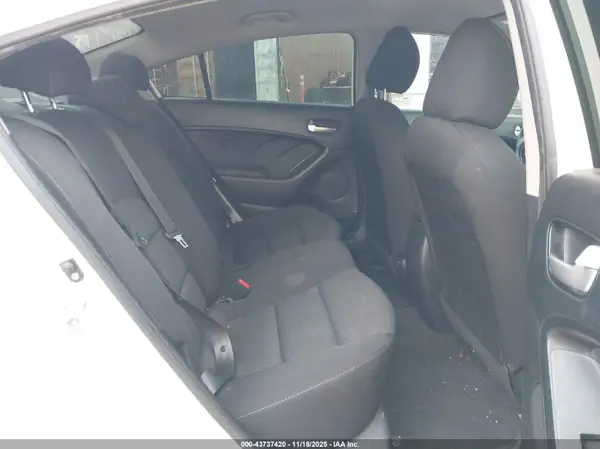 3KPFK4A79HE076875 2017 KIA FORTE - Image 8