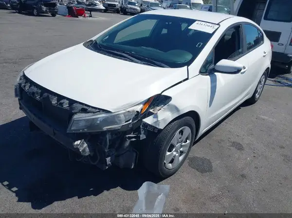 3KPFK4A79HE077038 2017 KIA FORTE - Image 2
