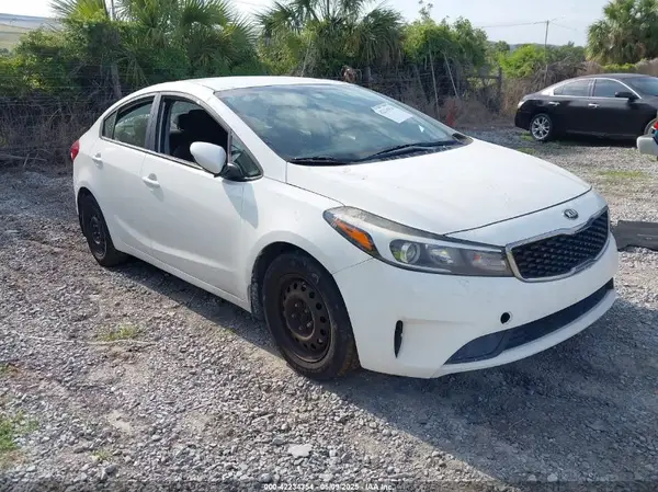 3KPFK4A79HE078173 2017 KIA FORTE - Image 1