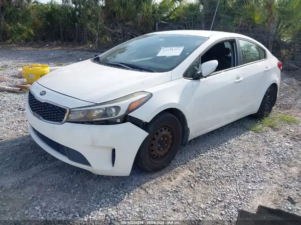 3KPFK4A79HE078173 2017 KIA FORTE - Image 2