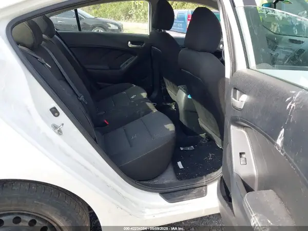 3KPFK4A79HE078173 2017 KIA FORTE - Image 8