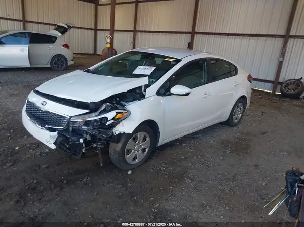 3KPFK4A79HE078688 2017 KIA FORTE - Image 2