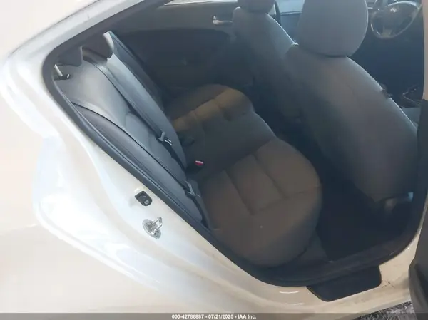 3KPFK4A79HE078688 2017 KIA FORTE - Image 8