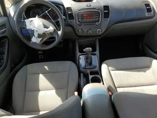 3KPFK4A79HE081915 2017 KIA FORTE - Image 8