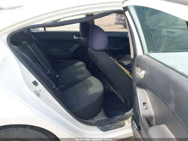 3KPFK4A79HE081963 2017 KIA FORTE - Image 8