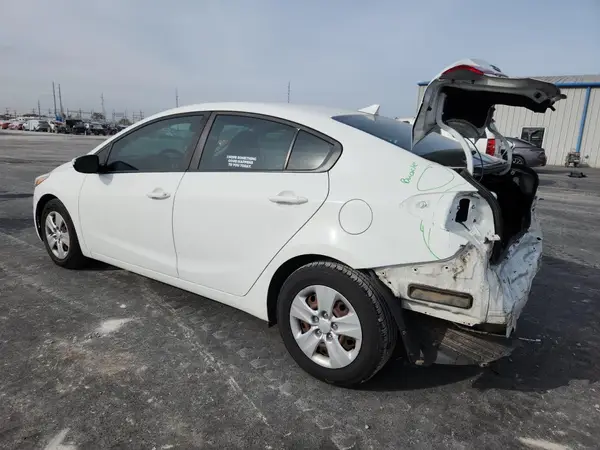 3KPFK4A79HE082708 2017 KIA FORTE - Image 2