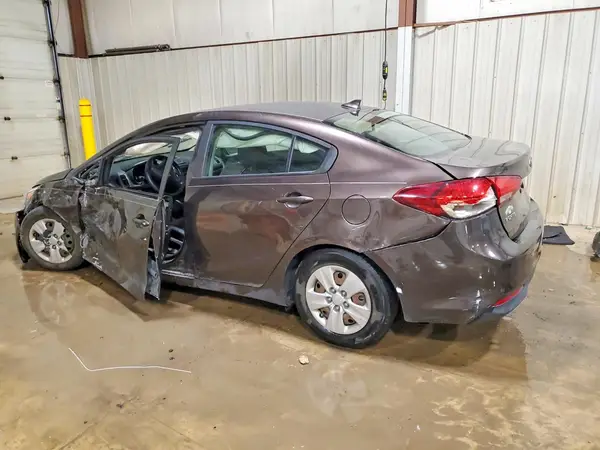 3KPFK4A79HE082935 2017 KIA FORTE - Image 2