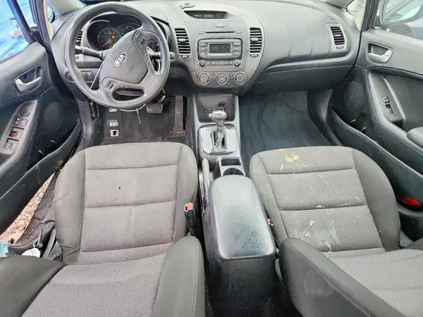 3KPFK4A79HE082935 2017 KIA FORTE - Image 8