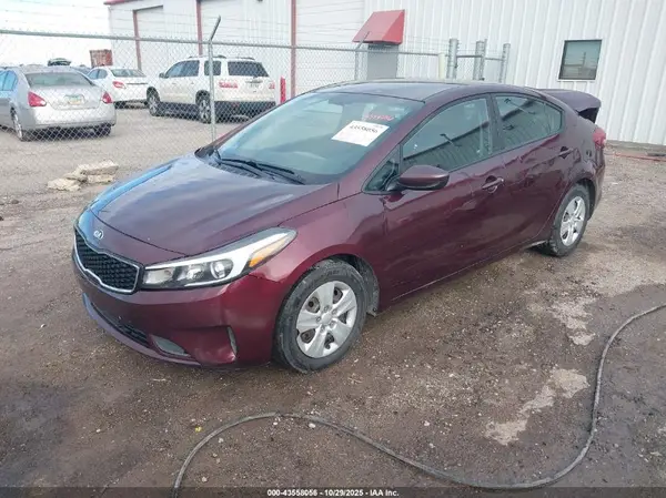 3KPFK4A79HE084393 2017 KIA FORTE - Image 2