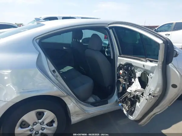 3KPFK4A79HE084491 2017 KIA FORTE - Image 8